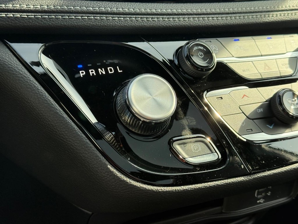 Chrysler Pacifica Vehicle Full-screen Gallery Image 17