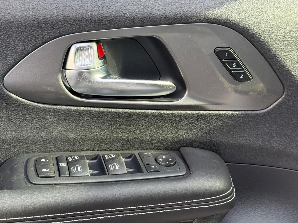 Chrysler Pacifica Vehicle Full-screen Gallery Image 20