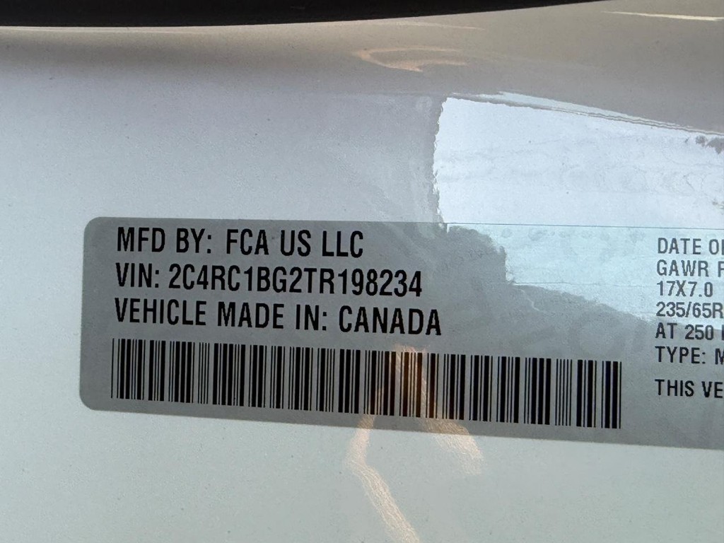 Chrysler Pacifica Vehicle Full-screen Gallery Image 22