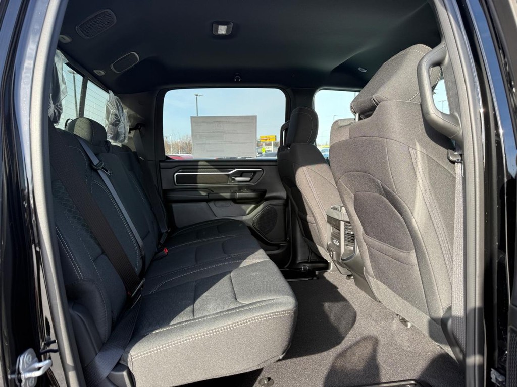Ram 1500 Vehicle Full-screen Gallery Image 06