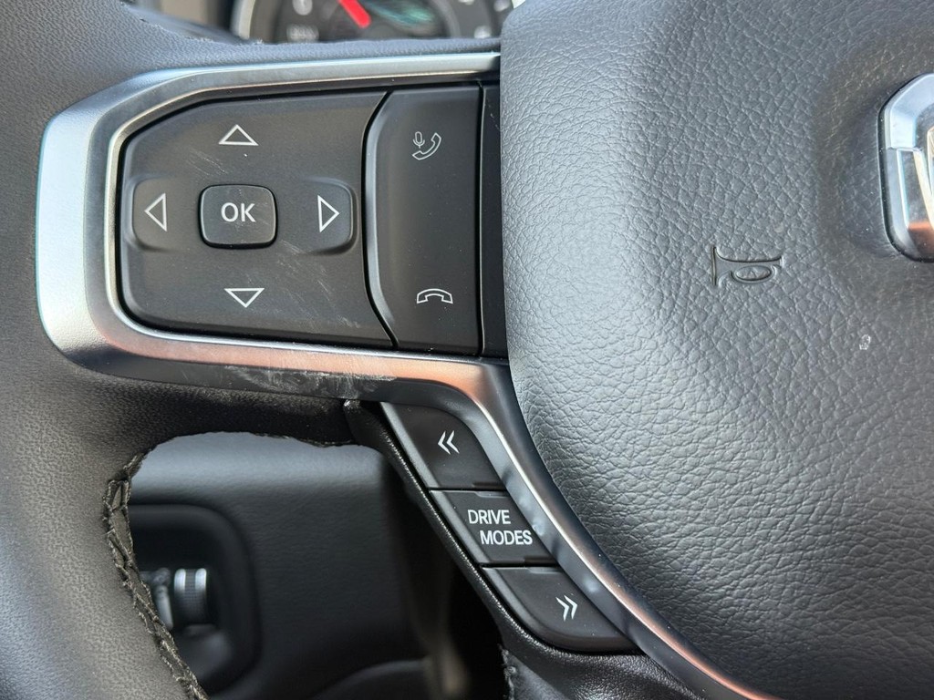 Ram 1500 Vehicle Full-screen Gallery Image 09