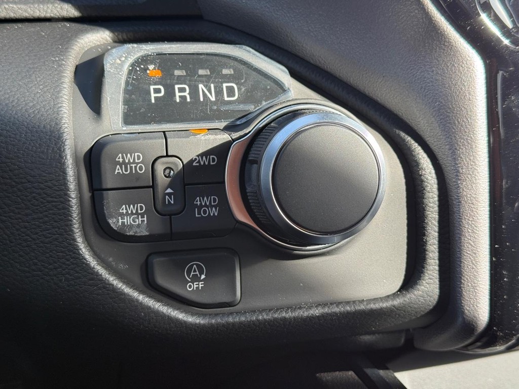 Ram 1500 Vehicle Full-screen Gallery Image 12