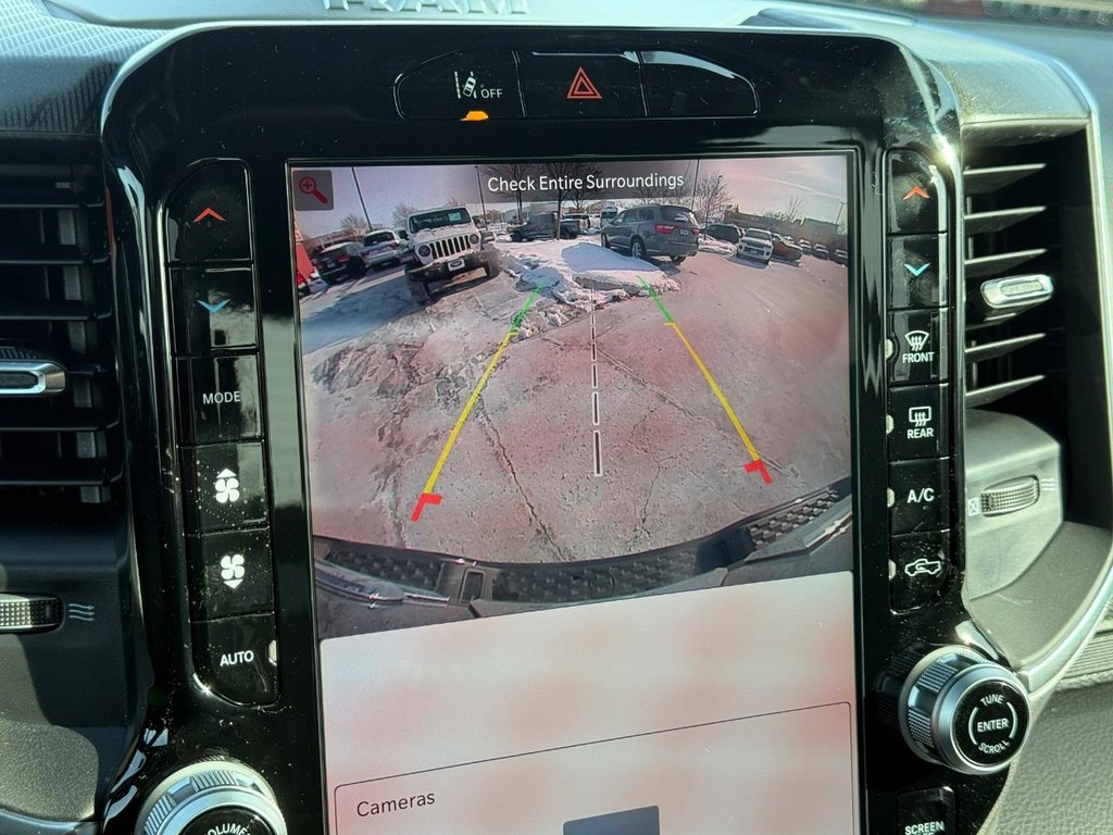 Ram 1500 Vehicle Full-screen Gallery Image 14