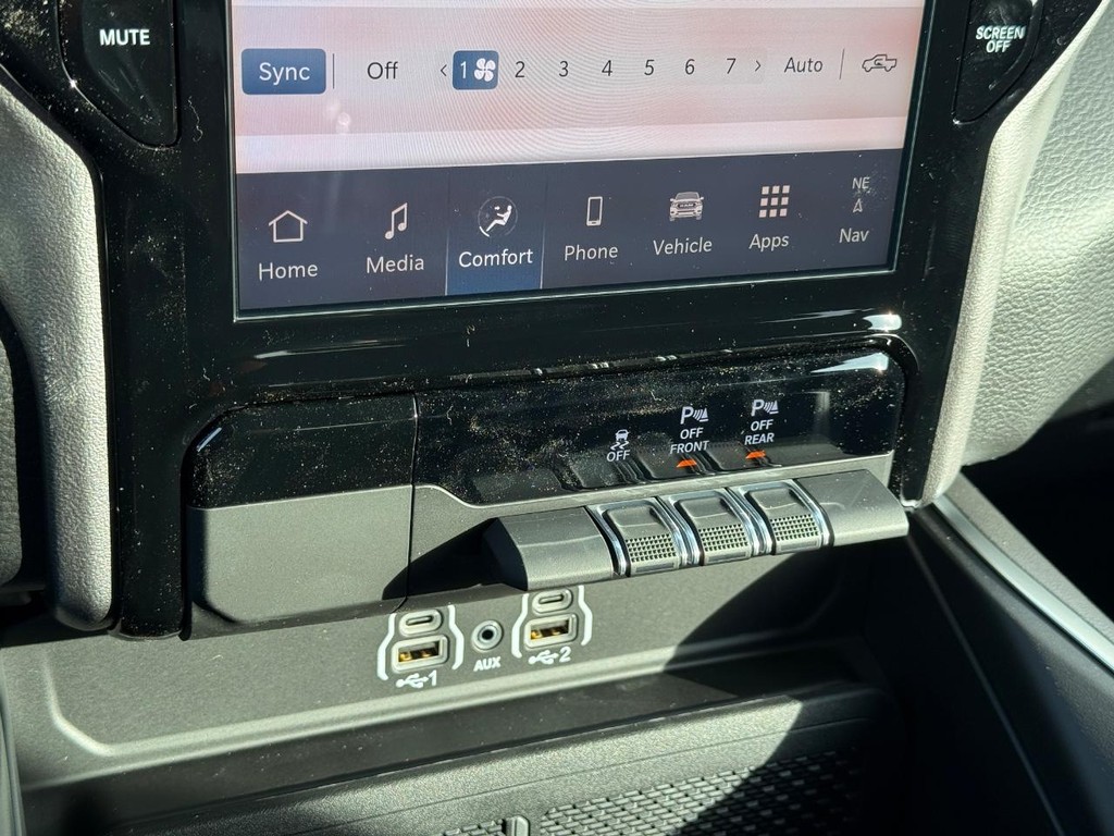 Ram 1500 Vehicle Full-screen Gallery Image 16