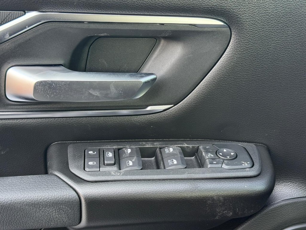 Ram 1500 Vehicle Full-screen Gallery Image 18