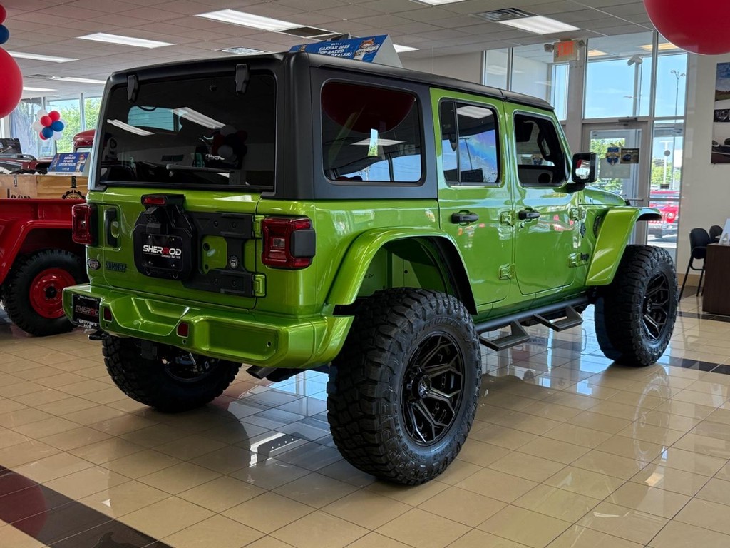 Jeep Wrangler Vehicle Full-screen Gallery Image 02