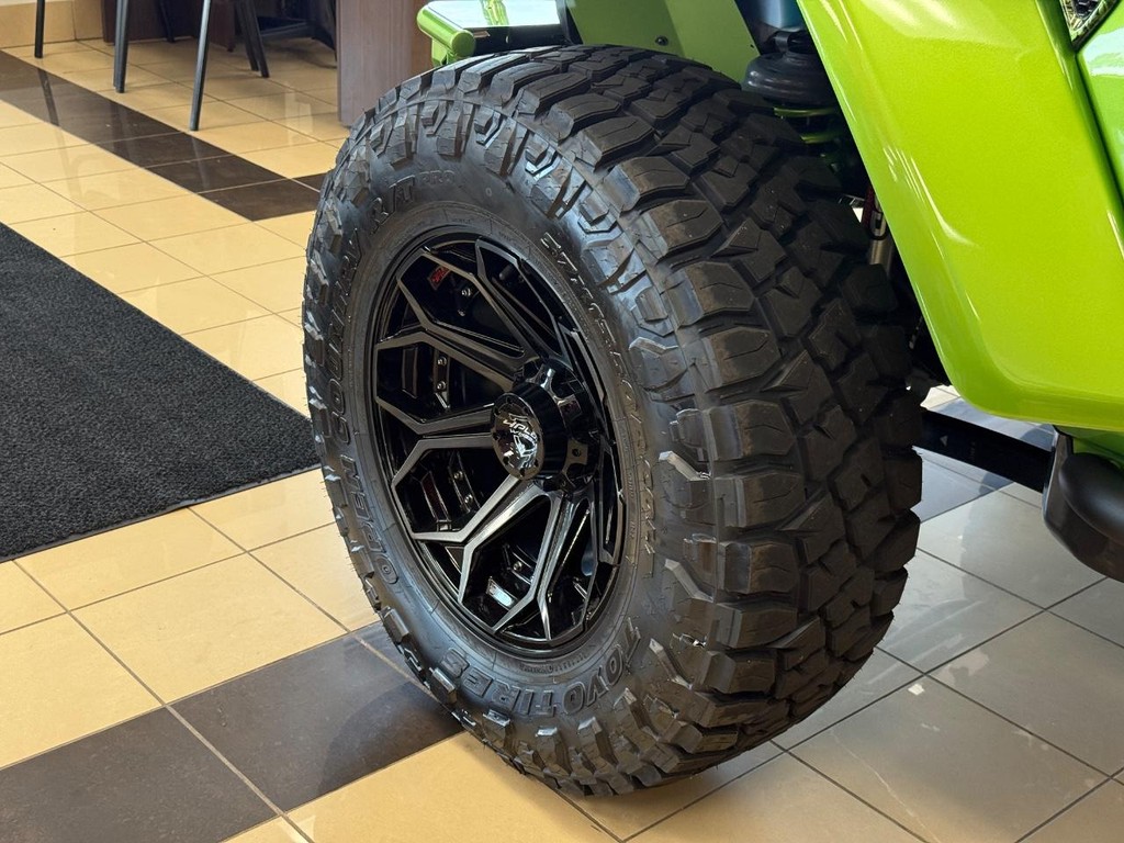 Jeep Wrangler Vehicle Full-screen Gallery Image 05