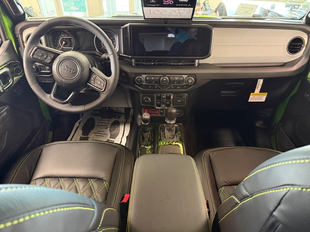 Jeep Wrangler Vehicle Full-screen Gallery Image 08