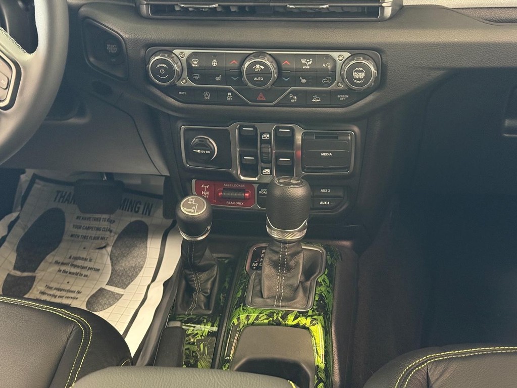 Jeep Wrangler Vehicle Full-screen Gallery Image 10
