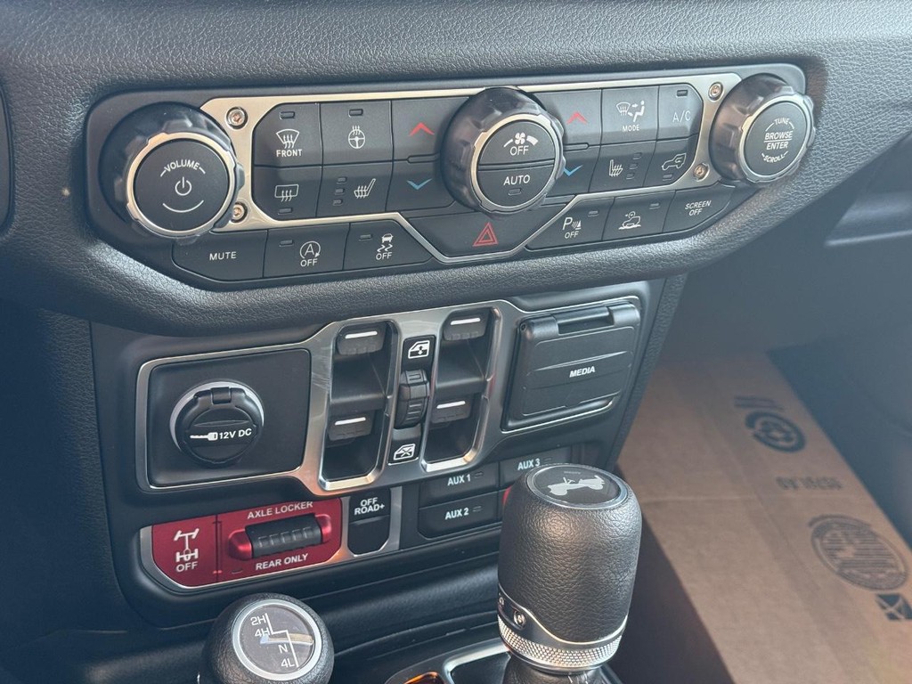 Jeep Wrangler Vehicle Full-screen Gallery Image 17