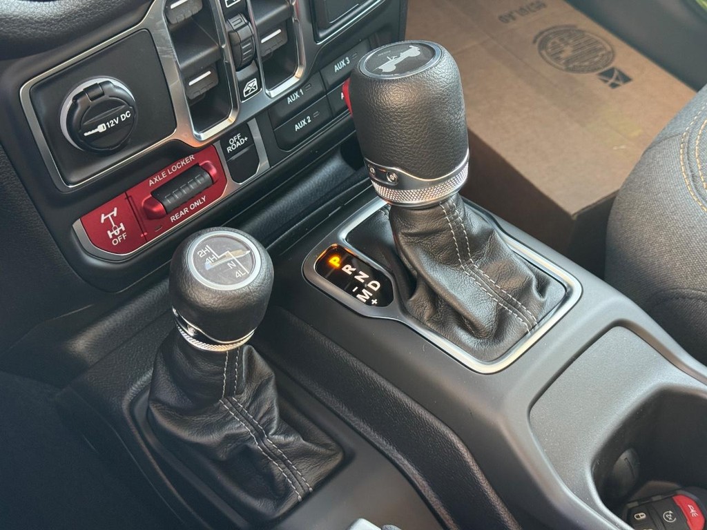Jeep Wrangler Vehicle Full-screen Gallery Image 18
