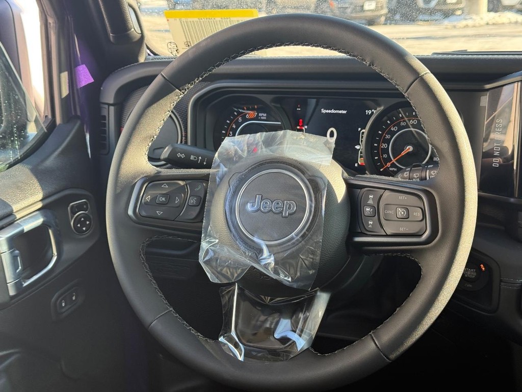 Jeep Wrangler Vehicle Full-screen Gallery Image 11