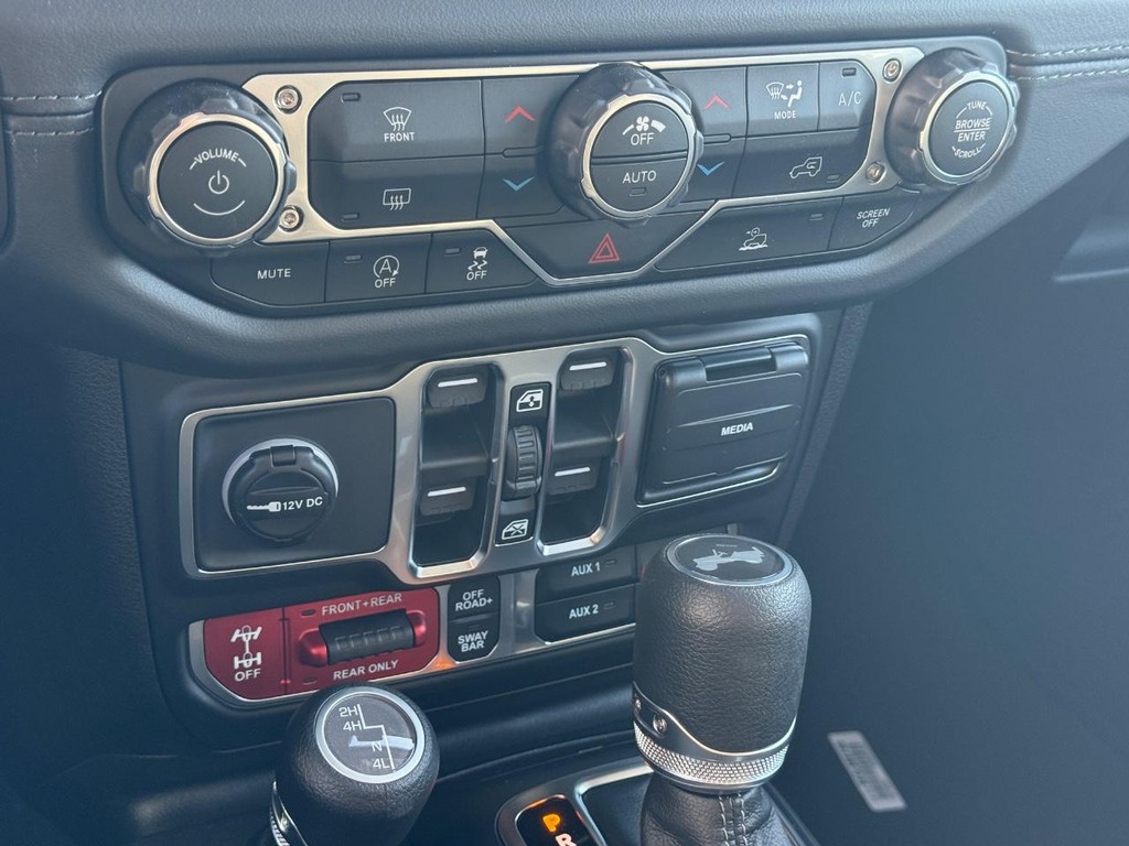Jeep Wrangler Vehicle Full-screen Gallery Image 16