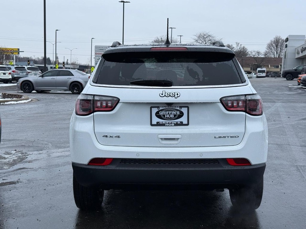 Jeep Compass Vehicle Full-screen Gallery Image 04