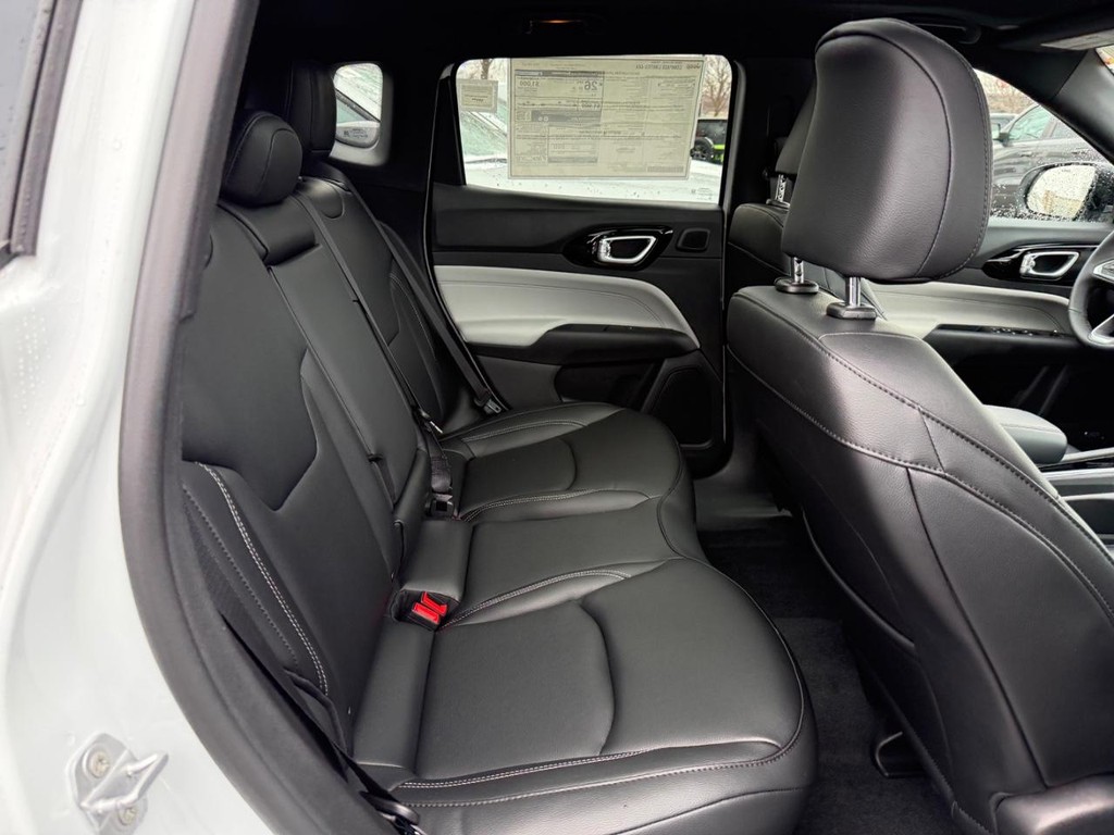 Jeep Compass Vehicle Full-screen Gallery Image 07