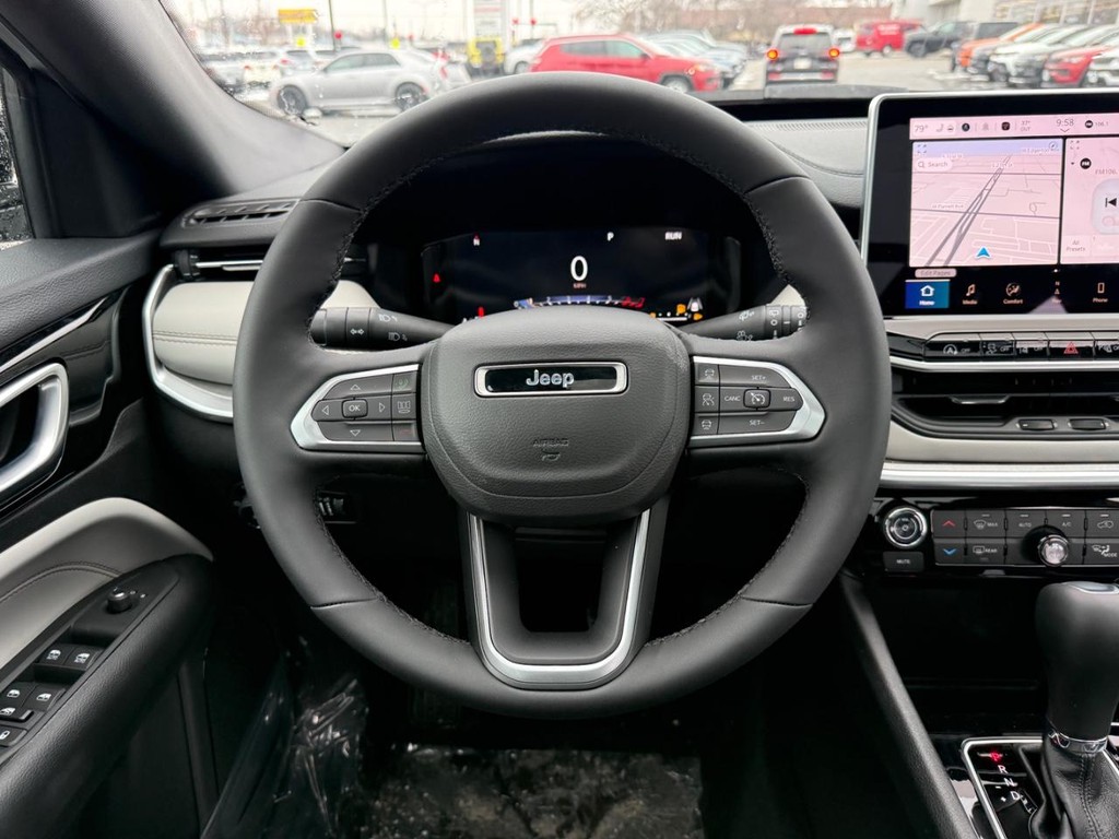 Jeep Compass Vehicle Full-screen Gallery Image 09