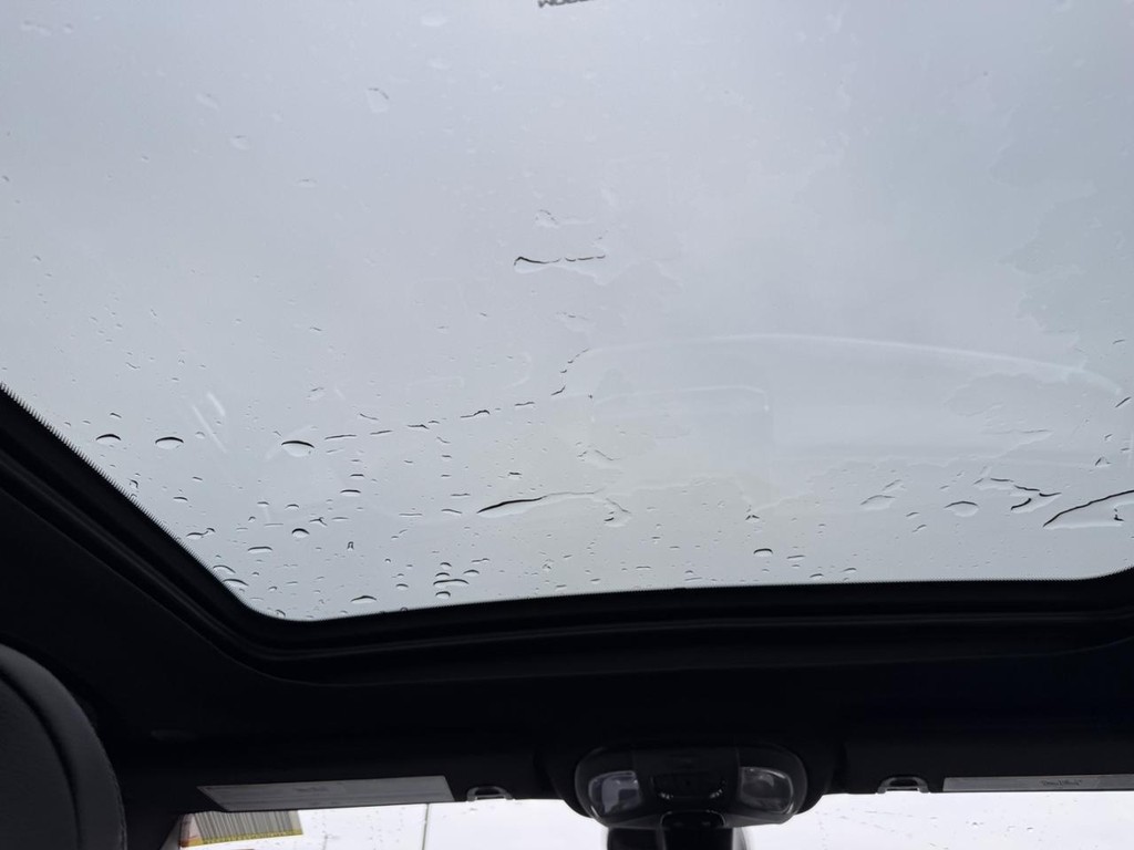 Jeep Compass Vehicle Full-screen Gallery Image 10