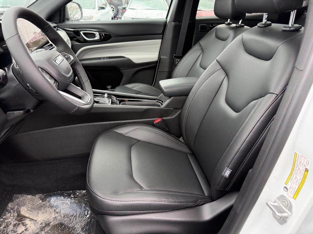 Jeep Compass Vehicle Full-screen Gallery Image 12