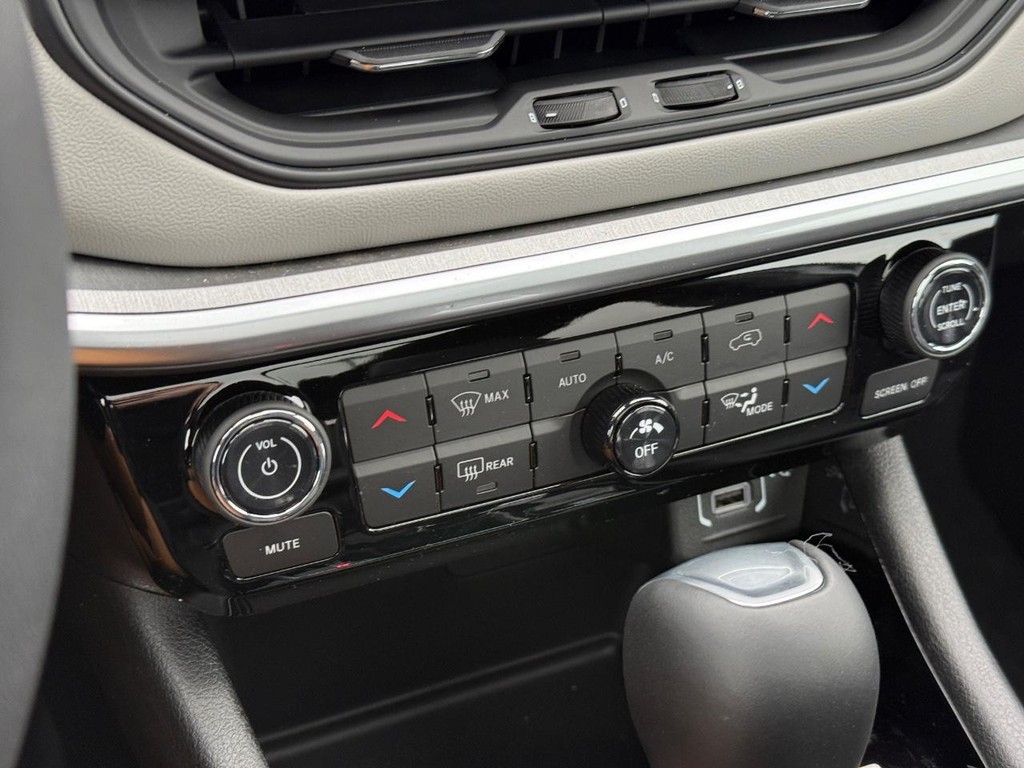 Jeep Compass Vehicle Full-screen Gallery Image 21