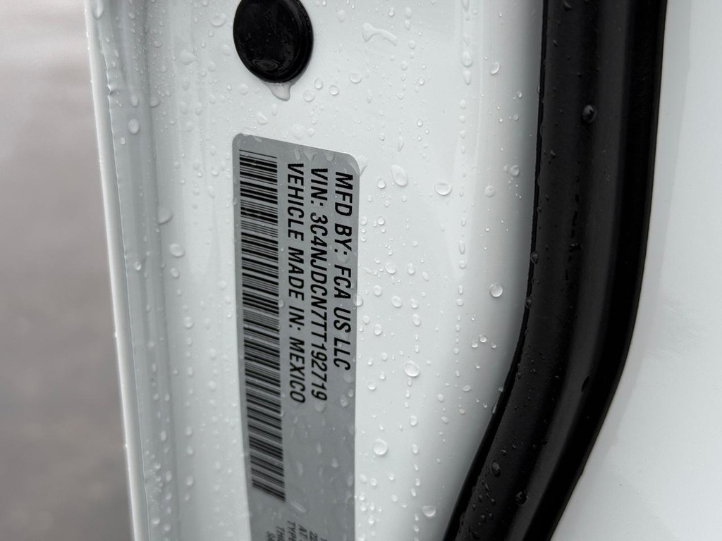 Jeep Compass Vehicle Full-screen Gallery Image 23