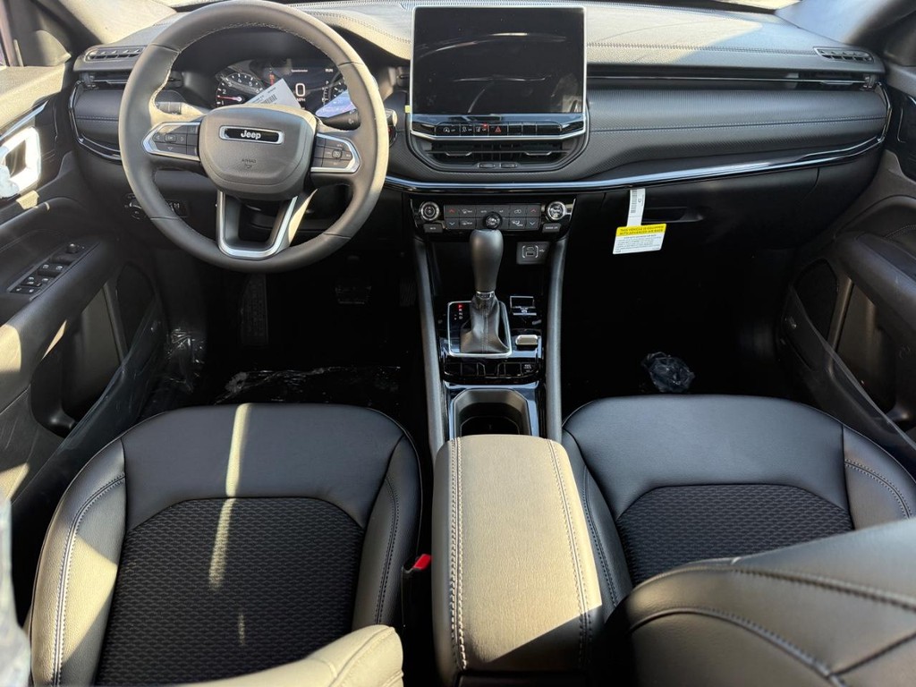 Jeep Compass Vehicle Full-screen Gallery Image 08