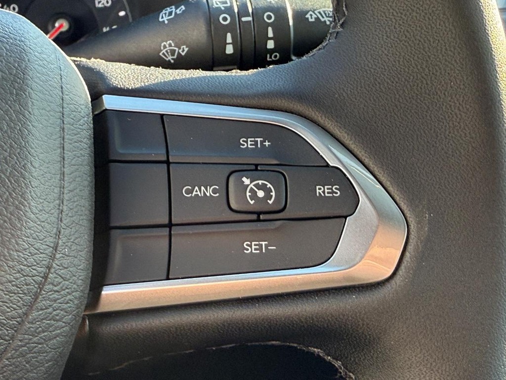 Jeep Compass Vehicle Full-screen Gallery Image 11