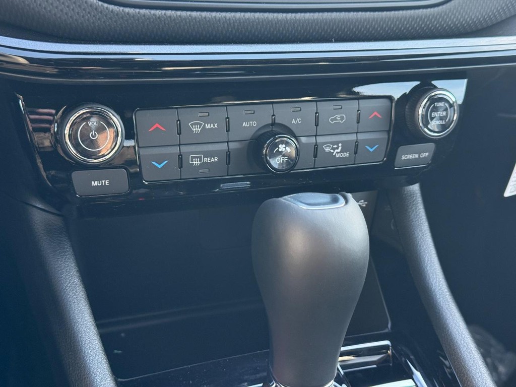 Jeep Compass Vehicle Full-screen Gallery Image 13