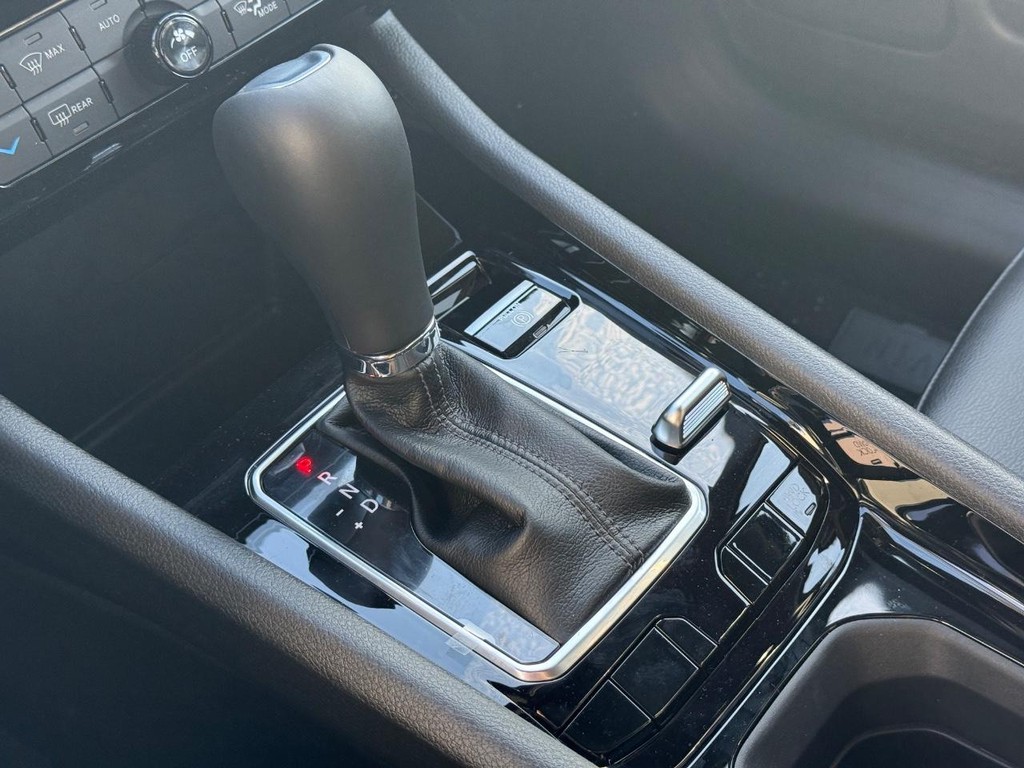 Jeep Compass Vehicle Full-screen Gallery Image 14