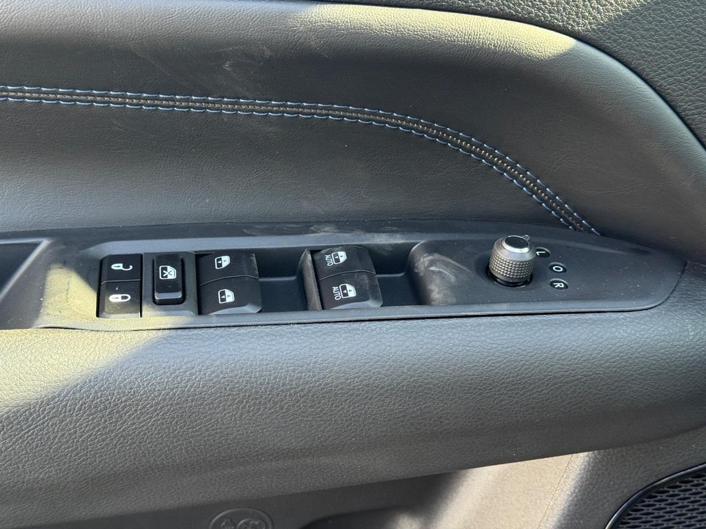 Jeep Compass Vehicle Full-screen Gallery Image 16