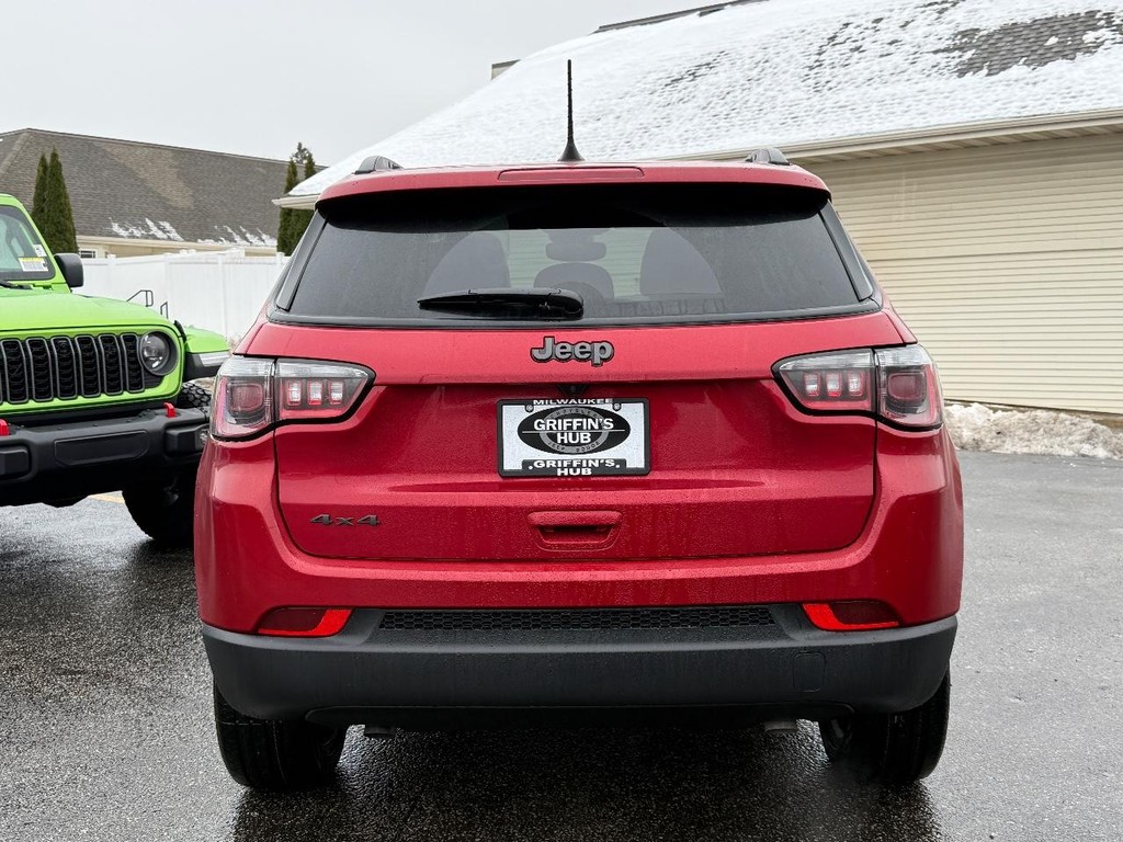 Jeep Compass Vehicle Full-screen Gallery Image 04