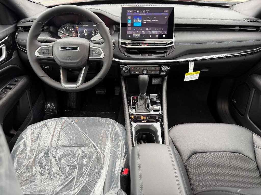 Jeep Compass Vehicle Full-screen Gallery Image 09