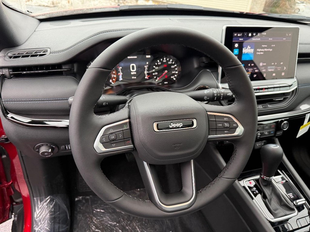 Jeep Compass Vehicle Full-screen Gallery Image 14
