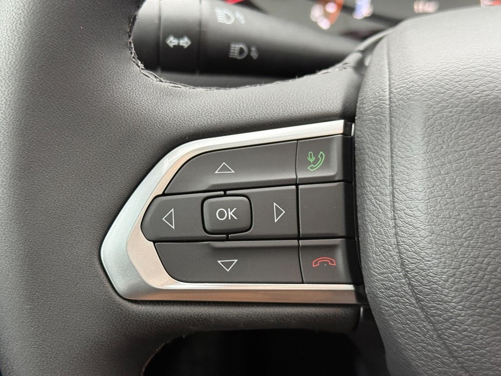 Jeep Compass Vehicle Full-screen Gallery Image 15