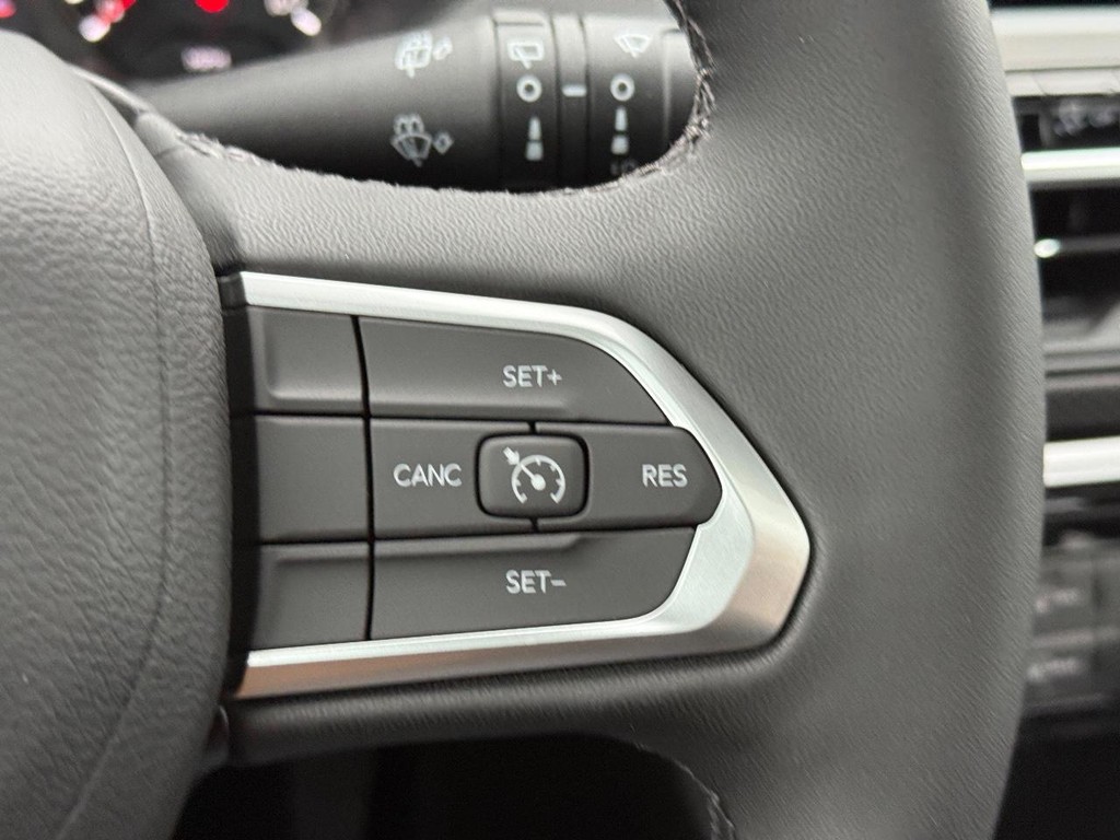 Jeep Compass Vehicle Full-screen Gallery Image 16