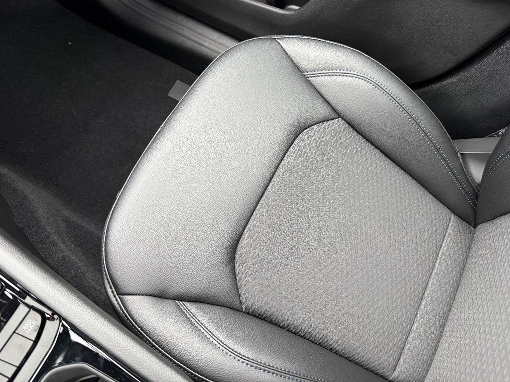 Jeep Compass Vehicle Full-screen Gallery Image 20