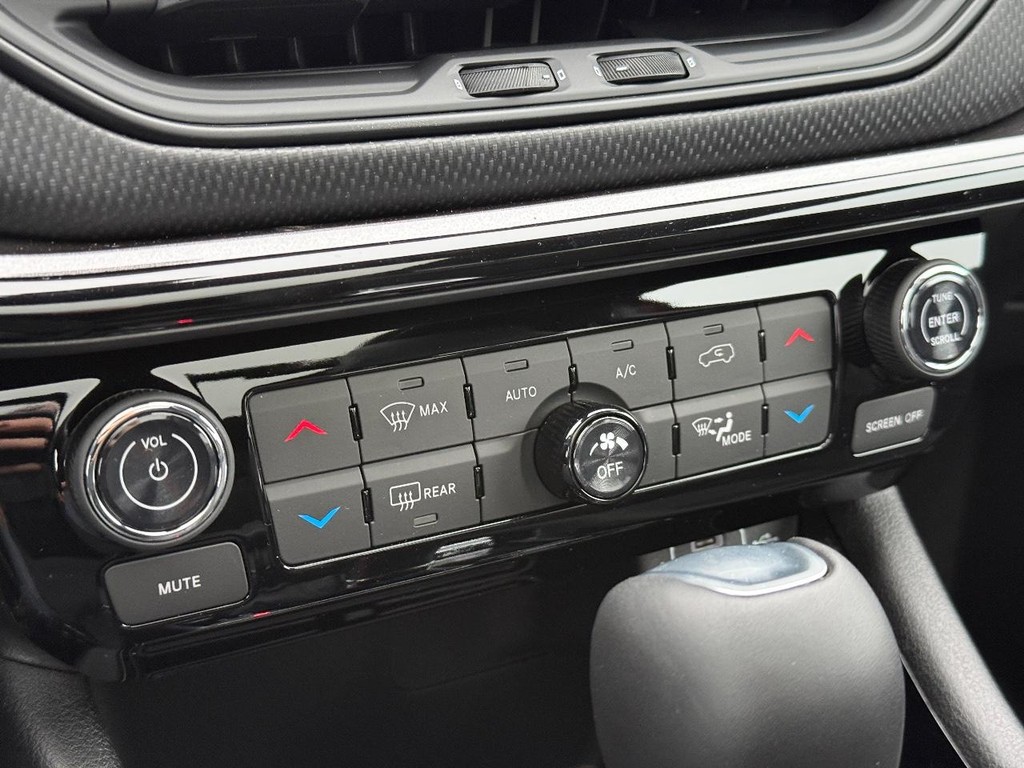 Jeep Compass Vehicle Full-screen Gallery Image 21