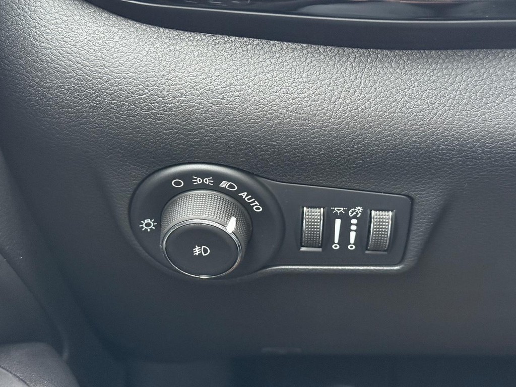 Jeep Compass Vehicle Full-screen Gallery Image 22