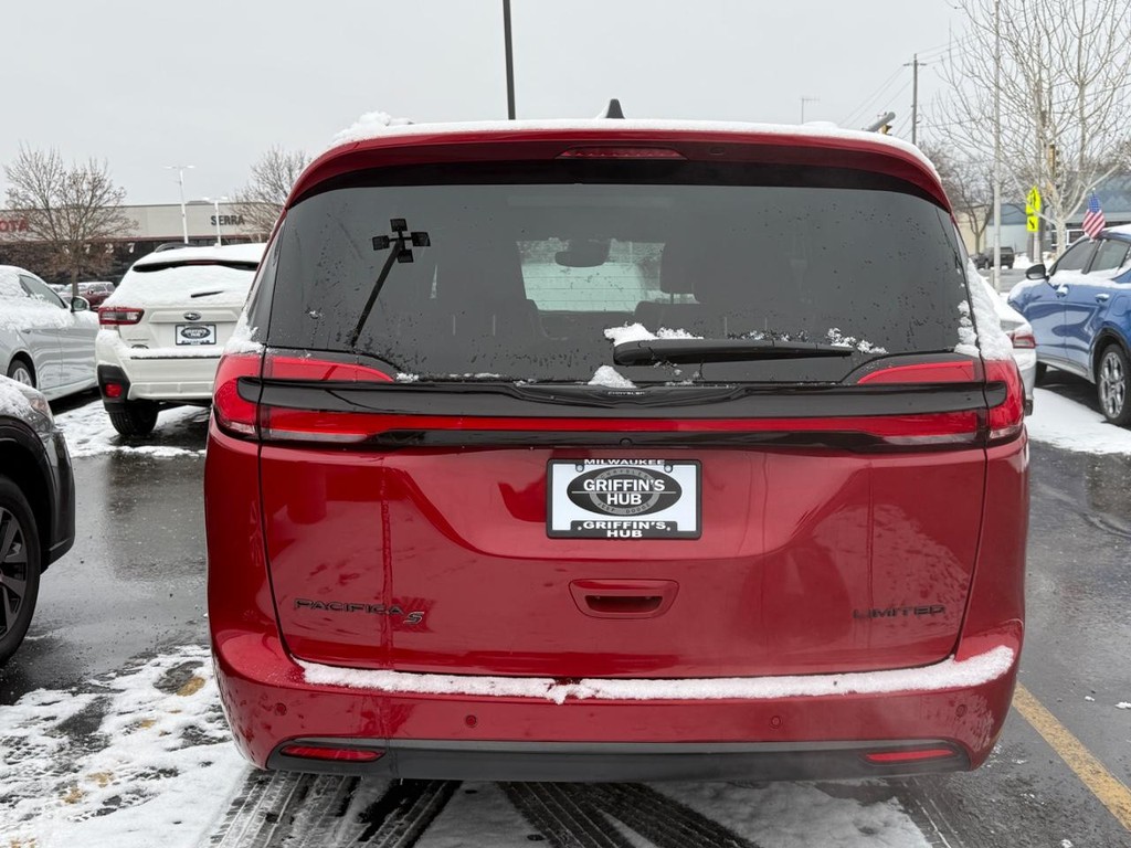 Chrysler Pacifica Vehicle Full-screen Gallery Image 04