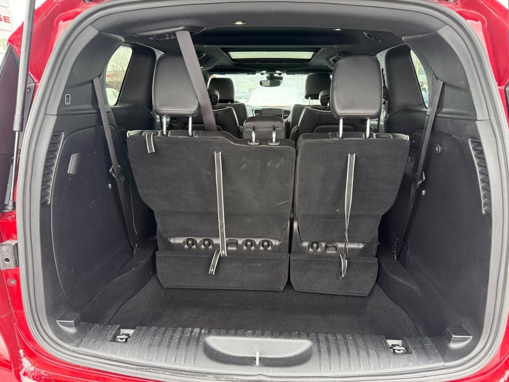 Chrysler Pacifica Vehicle Full-screen Gallery Image 05