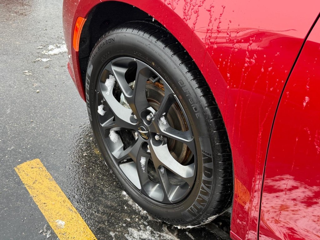 Chrysler Pacifica Vehicle Full-screen Gallery Image 12