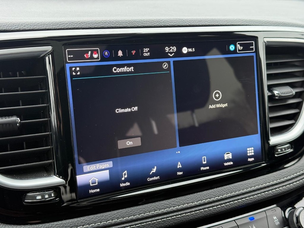 Chrysler Pacifica Vehicle Full-screen Gallery Image 18