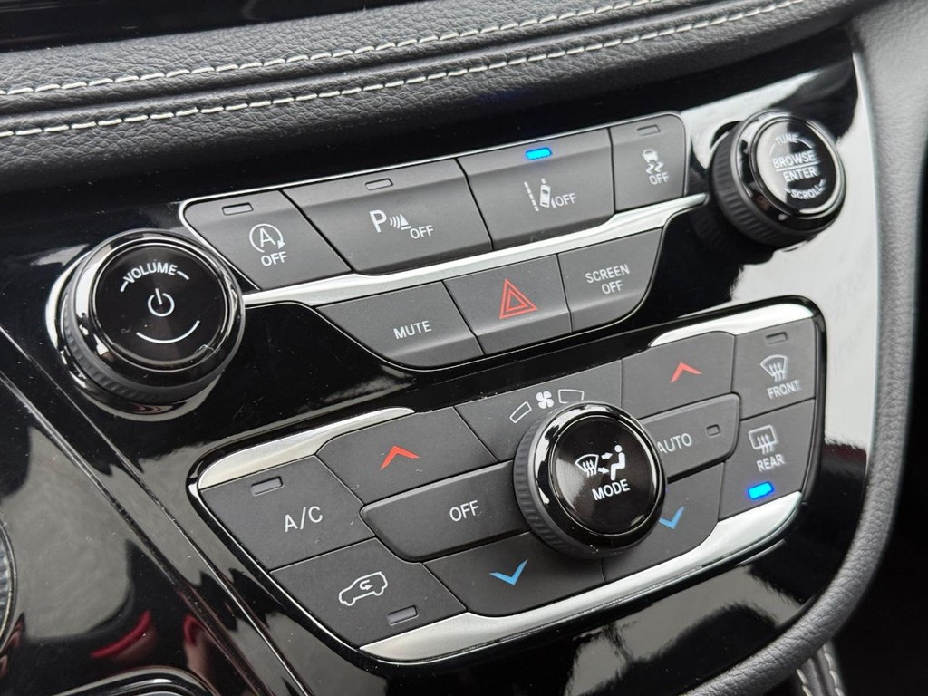 Chrysler Pacifica Vehicle Full-screen Gallery Image 22