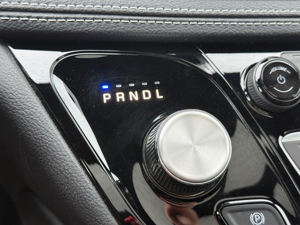 Chrysler Pacifica Vehicle Full-screen Gallery Image 23