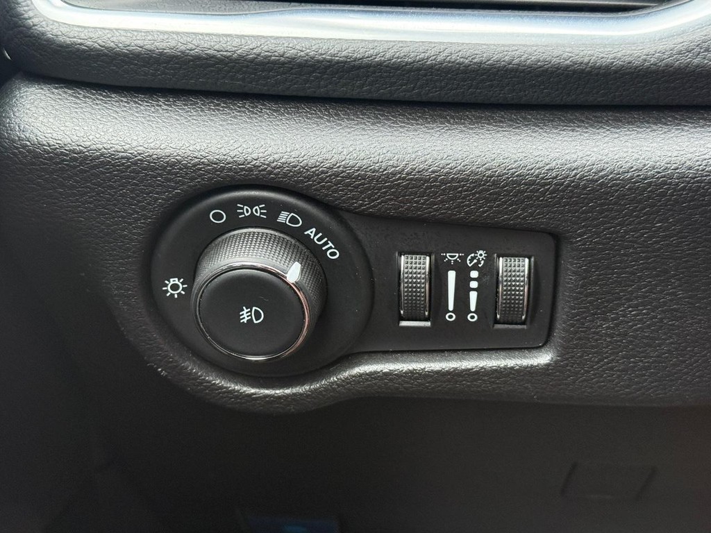 Chrysler Pacifica Vehicle Full-screen Gallery Image 24