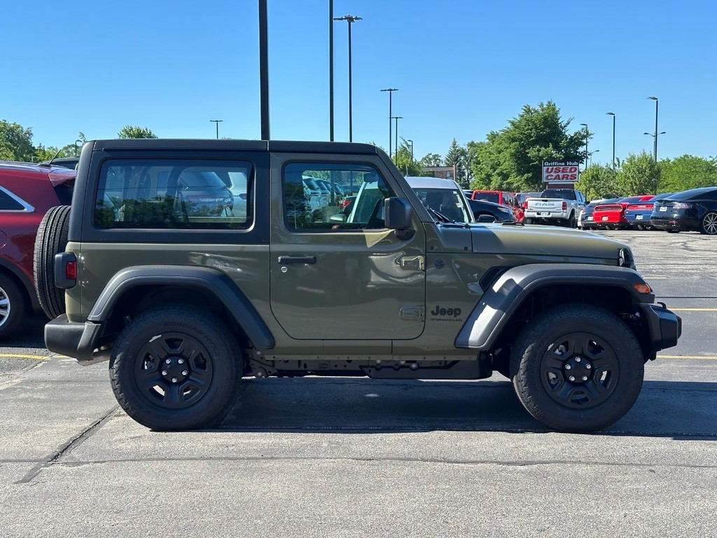 Jeep Wrangler Vehicle Full-screen Gallery Image 03
