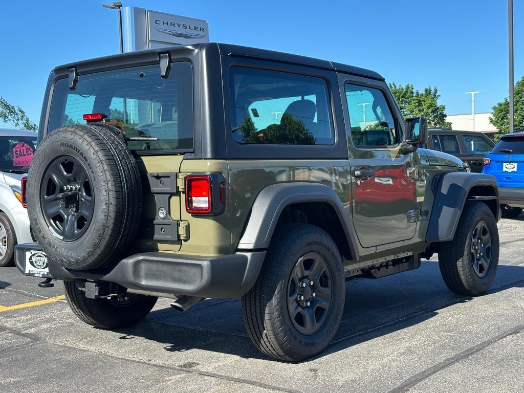 Jeep Wrangler Vehicle Full-screen Gallery Image 04