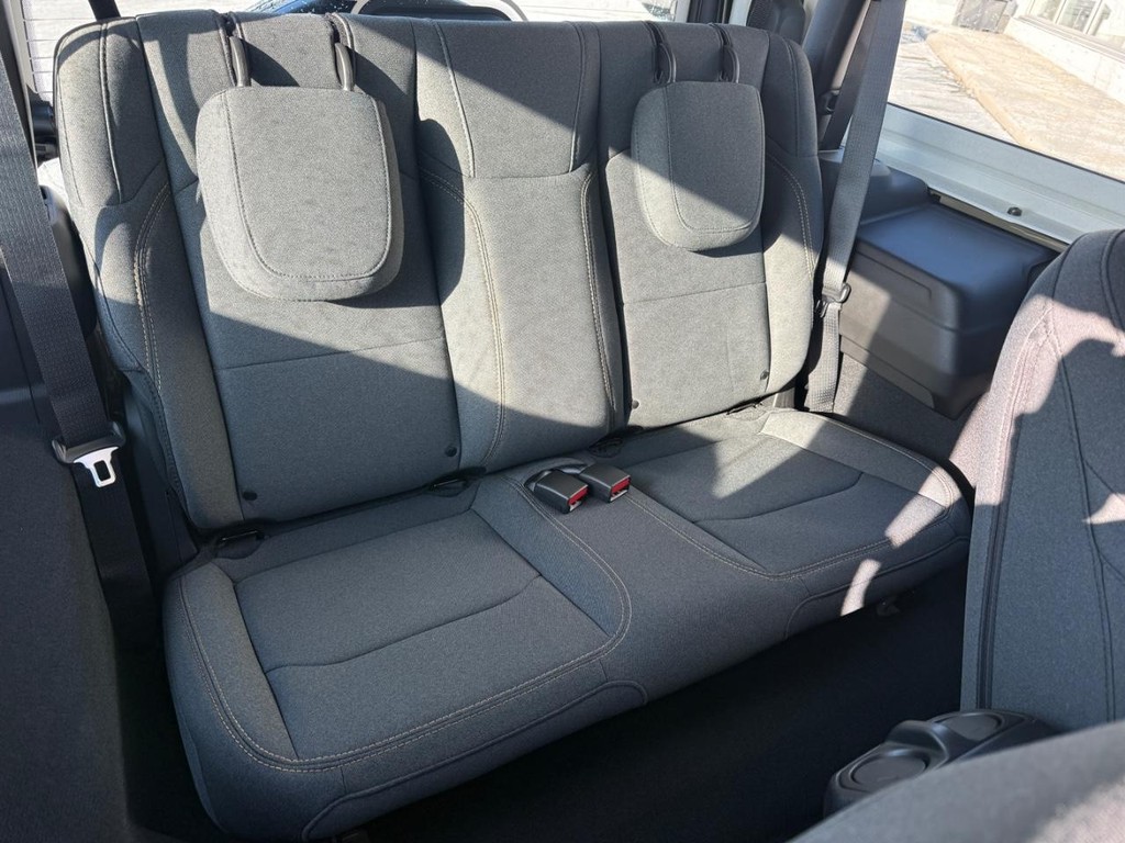 Jeep Wrangler Vehicle Full-screen Gallery Image 08