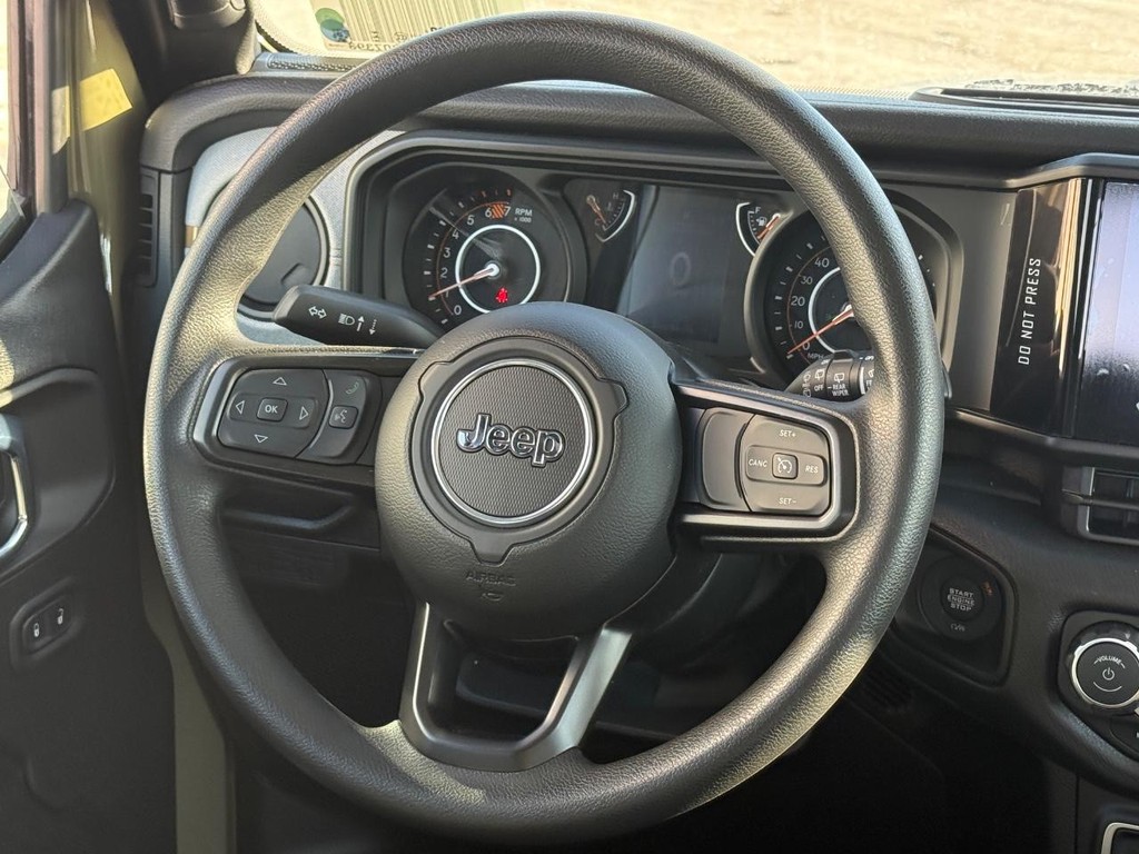 Jeep Wrangler Vehicle Full-screen Gallery Image 10