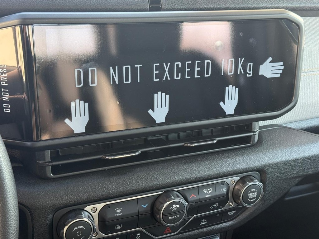 Jeep Wrangler Vehicle Full-screen Gallery Image 13