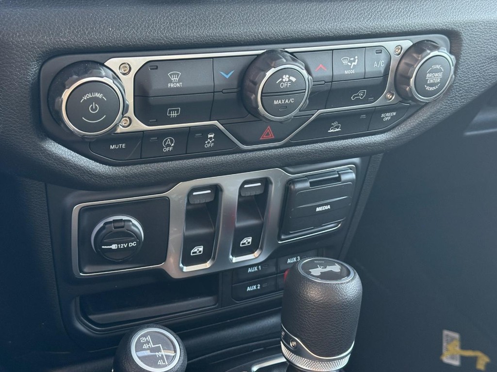 Jeep Wrangler Vehicle Full-screen Gallery Image 14